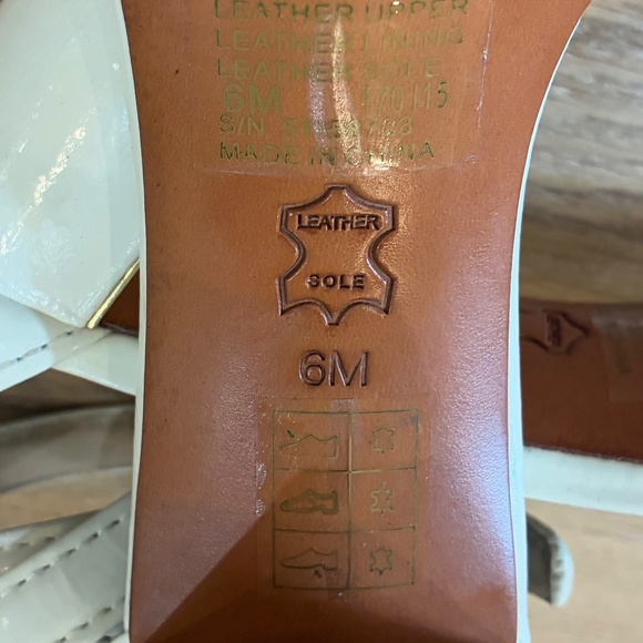 Tory Burch Cecile Ivory Leather Sandals 6 - Picture 9 of 9